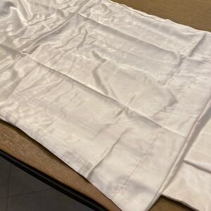 Luxurious White Satin Bedding Sheet